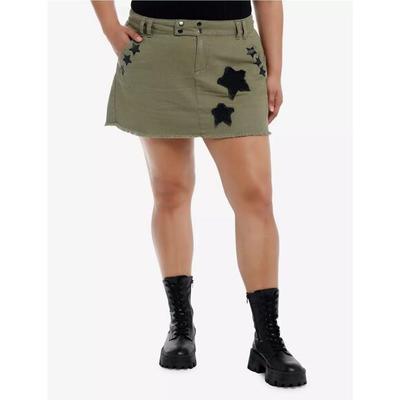 NWT Social Collision 3XL Green Denim Mini Skirt Black Star patch Hot Topic - Picture 7 of 8